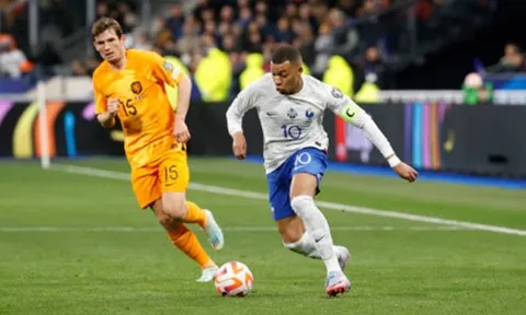 Mbappe rực sáng, Deschamps nói 1 lời về tấm băng thủ quân