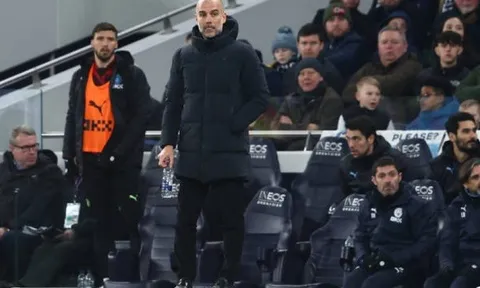 M.C đã tự tay dâng chức vô địch cho Arsenal?