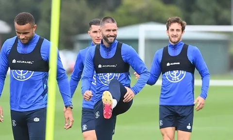Khó khăn vây bủa ''tân binh cổ tích'' của Premier League