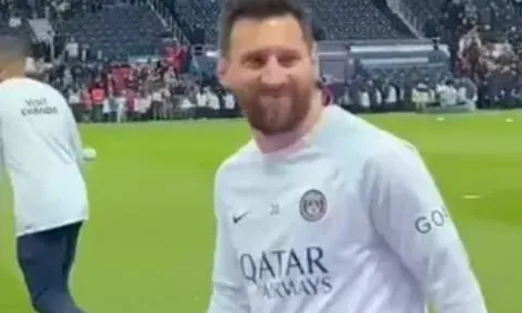 Phản ứng của Messi khi được gọi là nhà vô địch thế giới