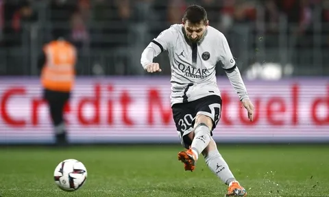 Messi từ chối bến đỗ đầu tiên