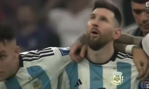 Messi cầu xin Maradona ở cú đá 11 m quyết định