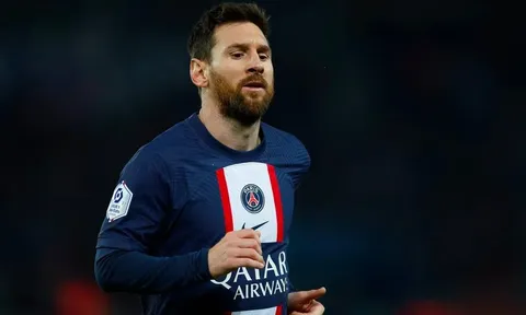 Messi đi ăn với đồng đội cũ ở Barcelona