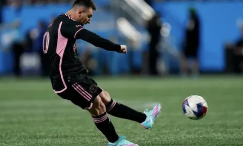 Messi đóng sập cánh cửa tái hợp Barca