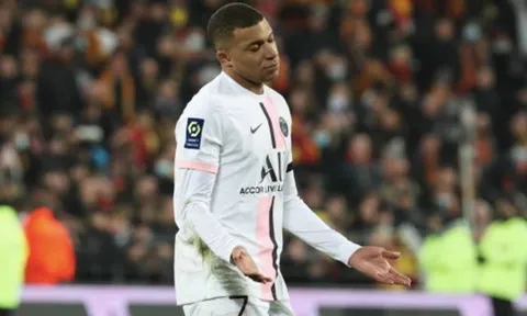 Messi lại vô duyên, Mbappe mặt lạnh tanh, không buồn ăn mừng với các đồng đội