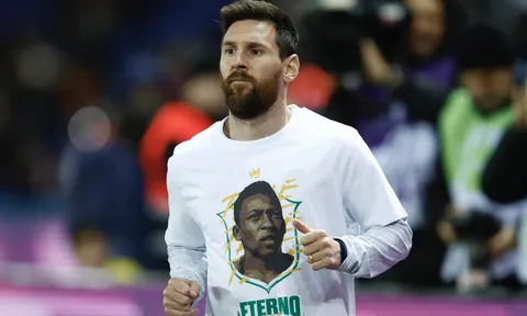 Messi mặc áo tưởng nhớ Pele