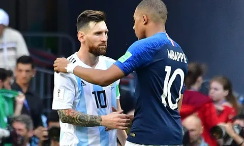 Huyền thoại Arsenal chọn cái tên muốn chơi cùng giữa Messi và Mbappe
