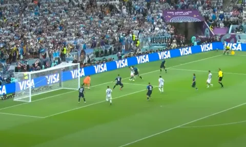 Messi rê bóng cực đỉnh, biến Gvardiol thành trò hề rồi dọn cỗ cho Alvarez