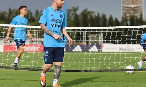 Messi lộ thái độ ở tuyển Argentina hậu World Cup; Sao Chelsea gây chú ý