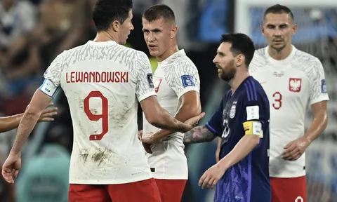 Messi thân thiết với Lewandowski