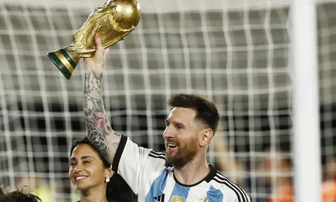 Messi trở lại Barca: Nhà vô địch thế giới bị lợi dụng