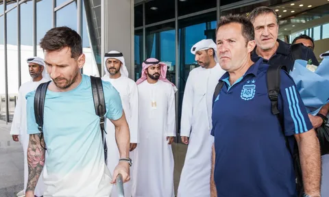 Messi và dàn sao Argentina bay sang UAE hội quân