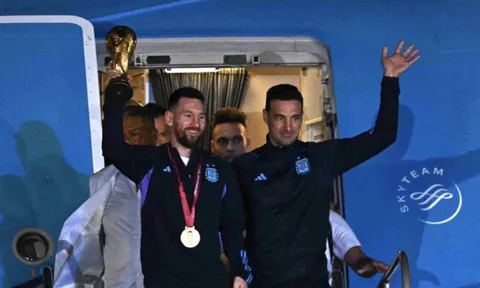 Messi và đồng đội phải trả lại cúp vàng 6,1 kg