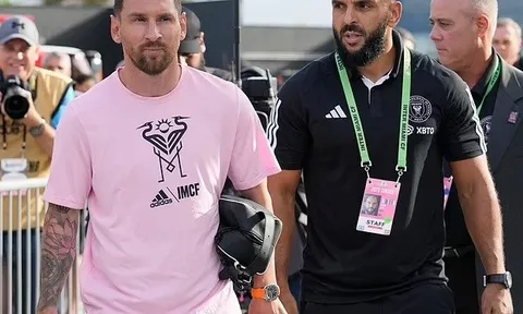 Vệ sĩ của Messi bị cấm vào sân