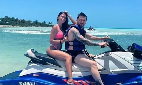Messi vi vu 'cưỡi sóng' cùng vợ, hẹn đại náo Miami vào ngày mai