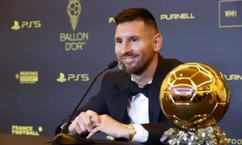 Messi xúc động tri ân Maradona sau khi giành Quả Bóng vàng thứ 8