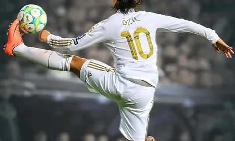 Mesut Ozil: Bóng đá đẹp và nhịp điệu thanh lịch