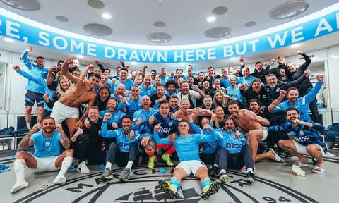 Michael Owen: 'Man City như đến từ hành tinh khác''