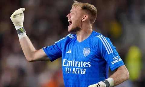 Mikel Arteta vỗ về Aaron Ramsdale
