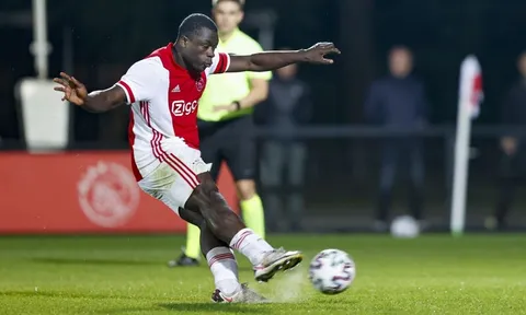 Mino Raiola mang 'Lukaku mới' chào hàng AC Milan