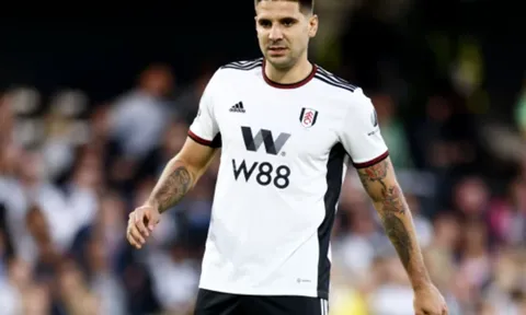 Darren Bent: Mitrovic đã sẵn sàng cho bước tiến lớn, nên đến Chelsea thay vì M.U