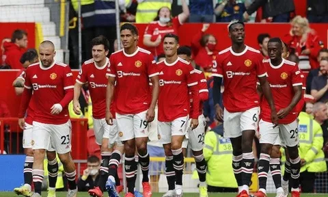 'Đội hình của M.U phải cạnh tranh cả C1 và Premier League'