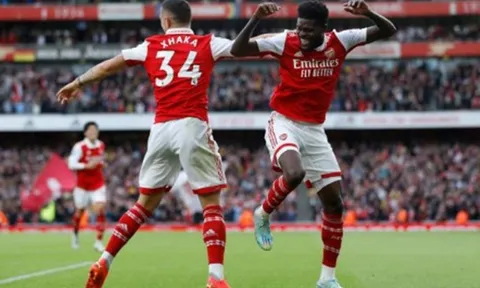 Mở 'đại tiệc' 5 bàn, Arsenal đòi lại ngôi đầu từ tay Man City