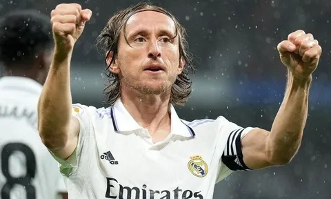 Modric khó chịu vì chưa được Real gia hạn hợp đồng