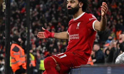 Mohamed Salah "out trình" cả Premier League