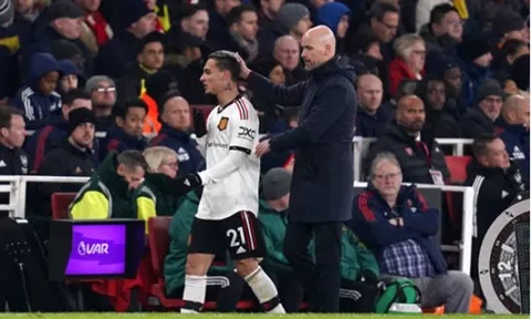 Một danh hiệu là đủ cho Man United