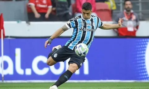 Một Suarez quái chiêu và đẳng cấp