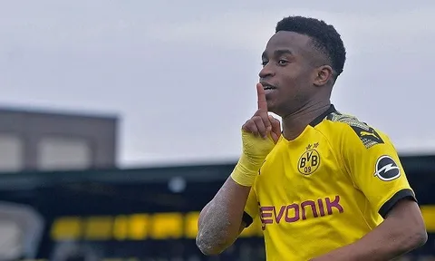 Liverpool nhận tin sét đánh từ tiền đạo Dortmund
