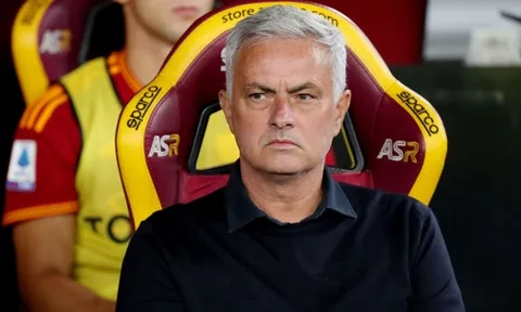 Mourinho chỉ ra thứ cản trở AS Roma bay cao