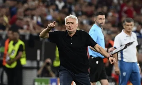 Mourinho chỉ trích trọng tài