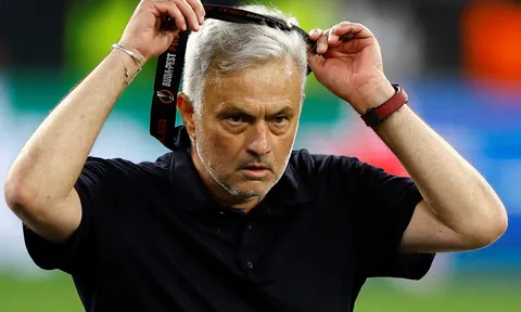 Mourinho bất mãn rút khỏi Hội đồng bóng đá UEFA sau án phạt nặng