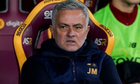 Mourinho chế nhạo phóng viên Hà Lan
