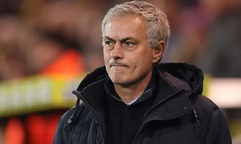 Mourinho: 'Họ cứ sai lầm thế không biết chán sao?'