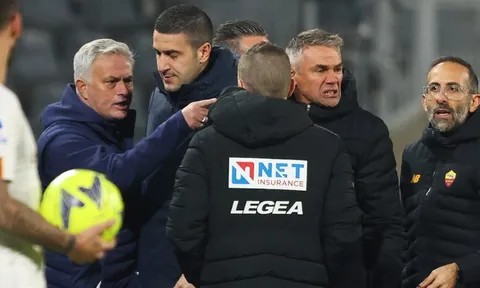 Mourinho: "Lần đầu tiên trong sự nghiệp của tôi"
