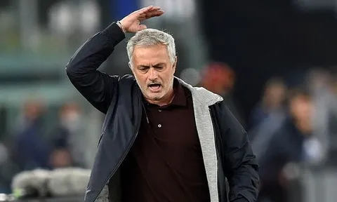 Mourinho lên tiếng về trận cầu "độc nhất vô nhị" với 2 thẻ đỏ cho HLV