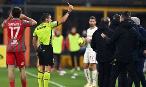 Mourinho nhận thẻ đỏ; Juventus rượt đuổi tỷ số