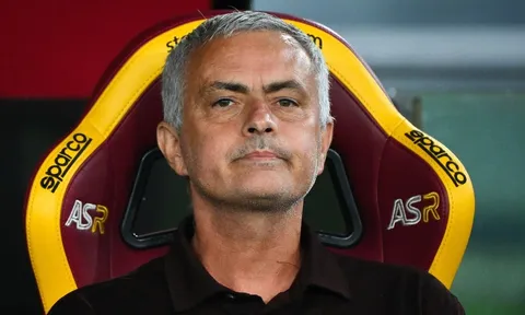 Mourinho nhận thêm đòn trừng phạt từ Serie A