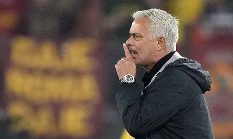 Mourinho phá kỷ lục của Sir Alex