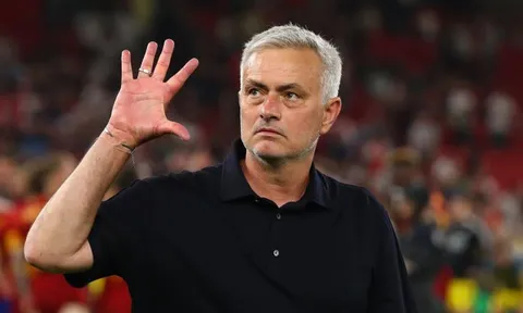 Mourinho phá vỡ im lặng về việc dẫn dắt PSG