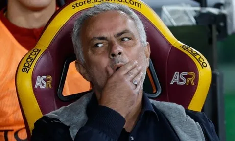 Mourinho: "Tôi yêu cầu mọi người đừng la ó các cầu thủ của tôi"