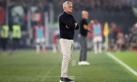 Mourinho lại gây rối trong ngày tái xuất ghế huấn luyện