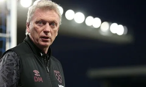 Moyes: "Đưa Saka vào thay Sterling"