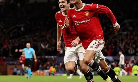 Peter Crouch chỉ ra điều khác biệt nếu Pep, Klopp dẫn dắt Man United
