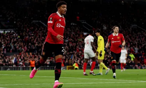 MU bán lỗ Maguire, Sancho