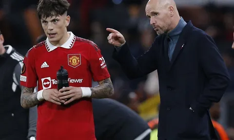 MU hết cách với Garnacho, Ten Hag cho McTominay làm… tiền đạo