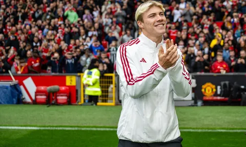 MU không đăng ký Hojlund, Garnacho ở danh sách đá Premier League